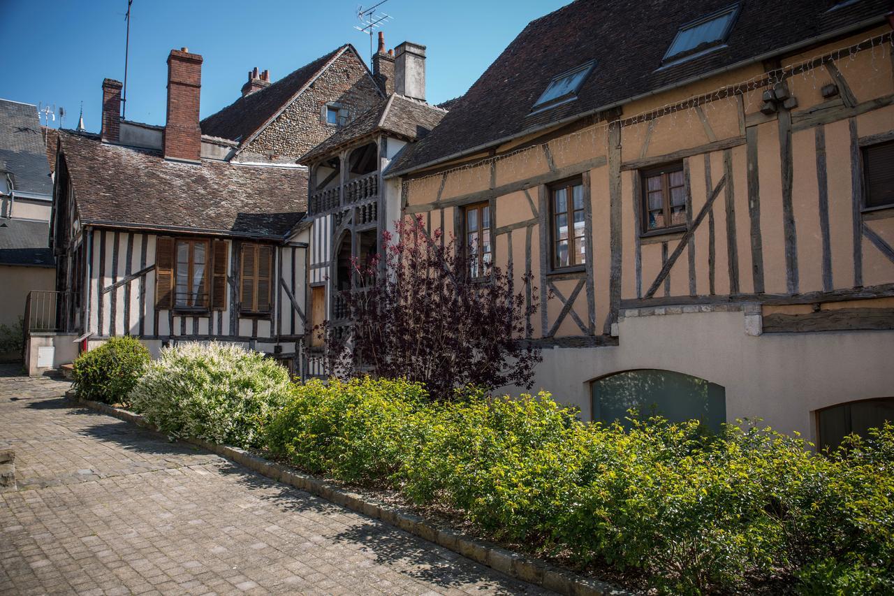 Le Sauvage Hotel Château-Renard Exterior photo