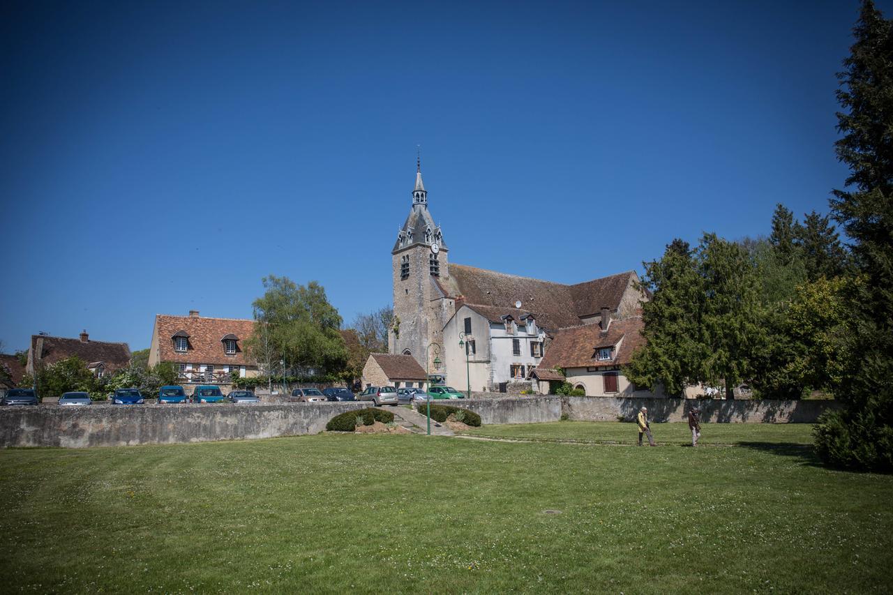 Le Sauvage Hotel Château-Renard Exterior photo